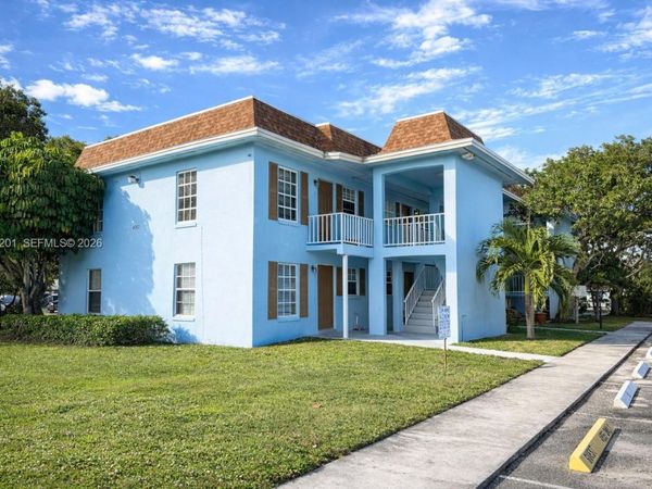 4951 Wedgewood Way, Unit 4, West Palm Beach, FL 33417