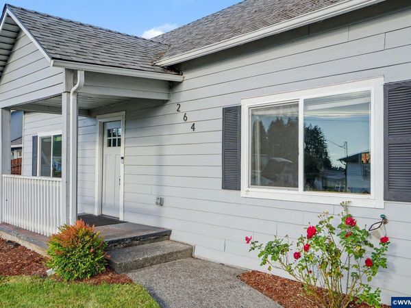 264 7th St, Lyons, OR 97358