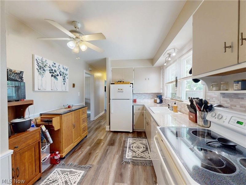 7753 Holly Drive, Mentor on the Lake, OH 44060 Photo 11