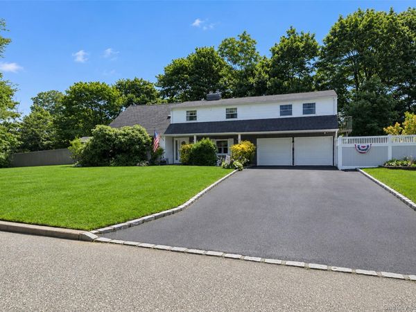 30 Hackberry Lane , Holbrook, NY 11741