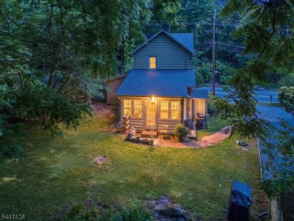 87 Main St, Andover, NJ 07821
