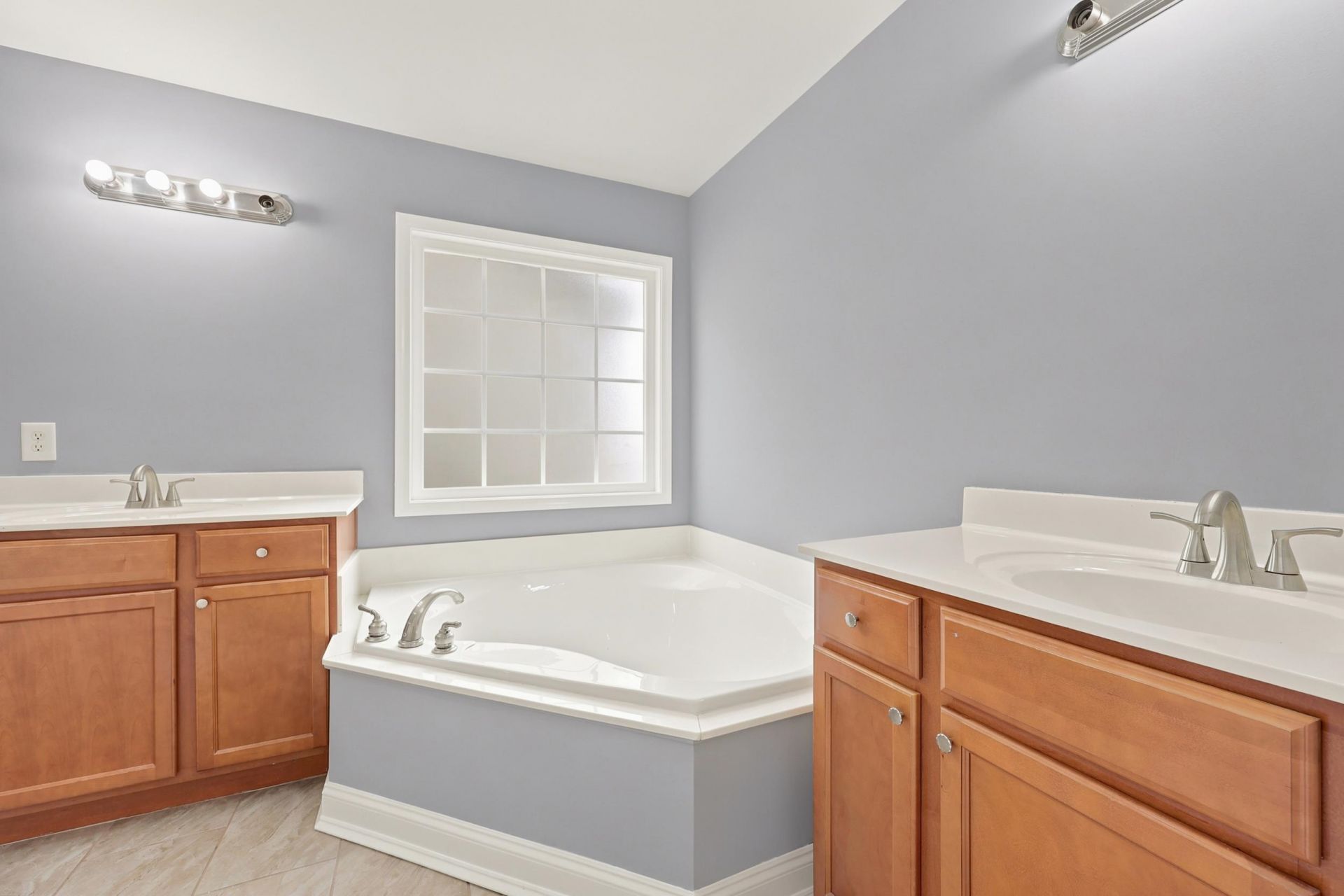 482 Overcrest St.  Photo 12