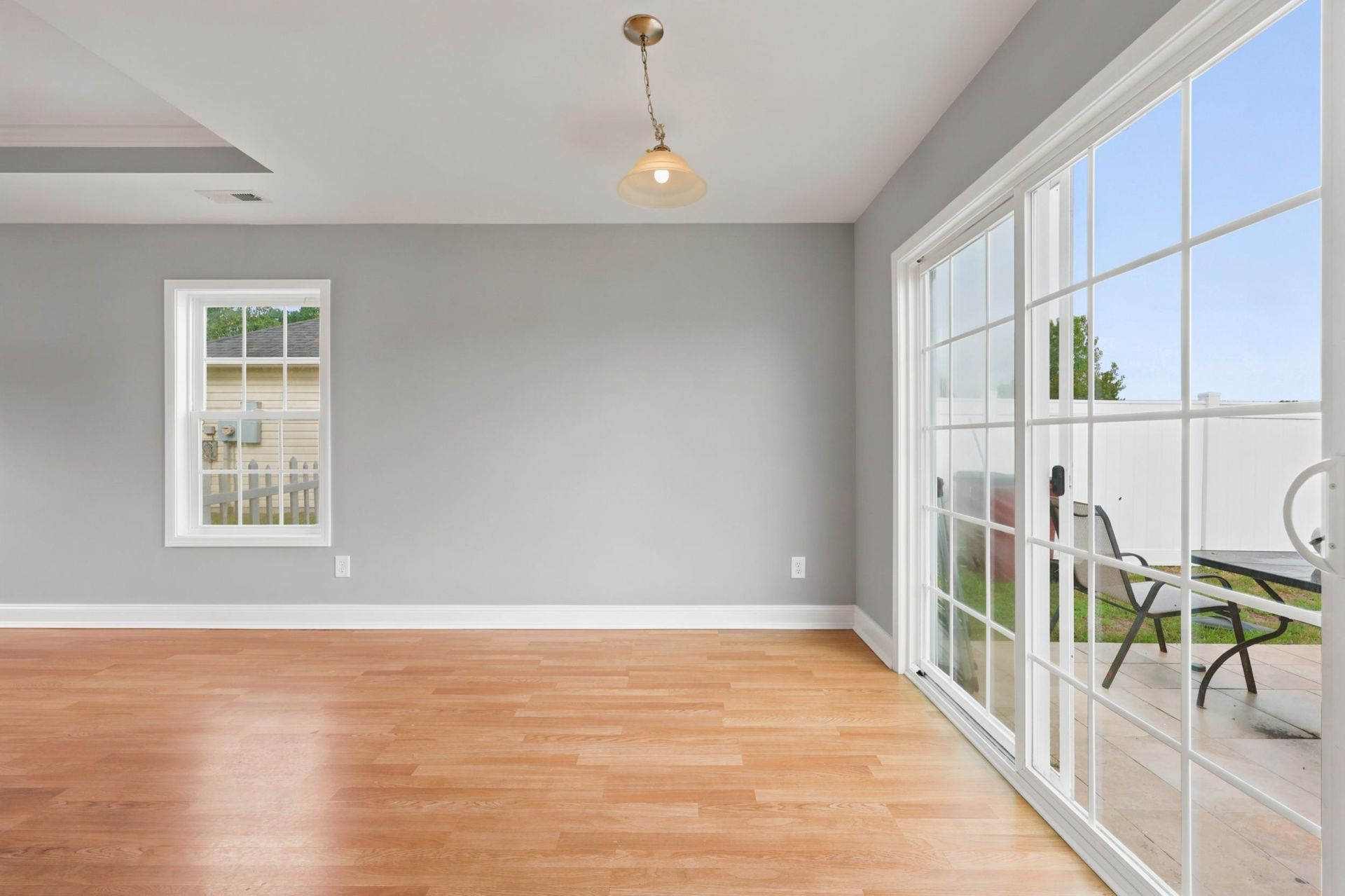 482 Overcrest St.  Photo 6
