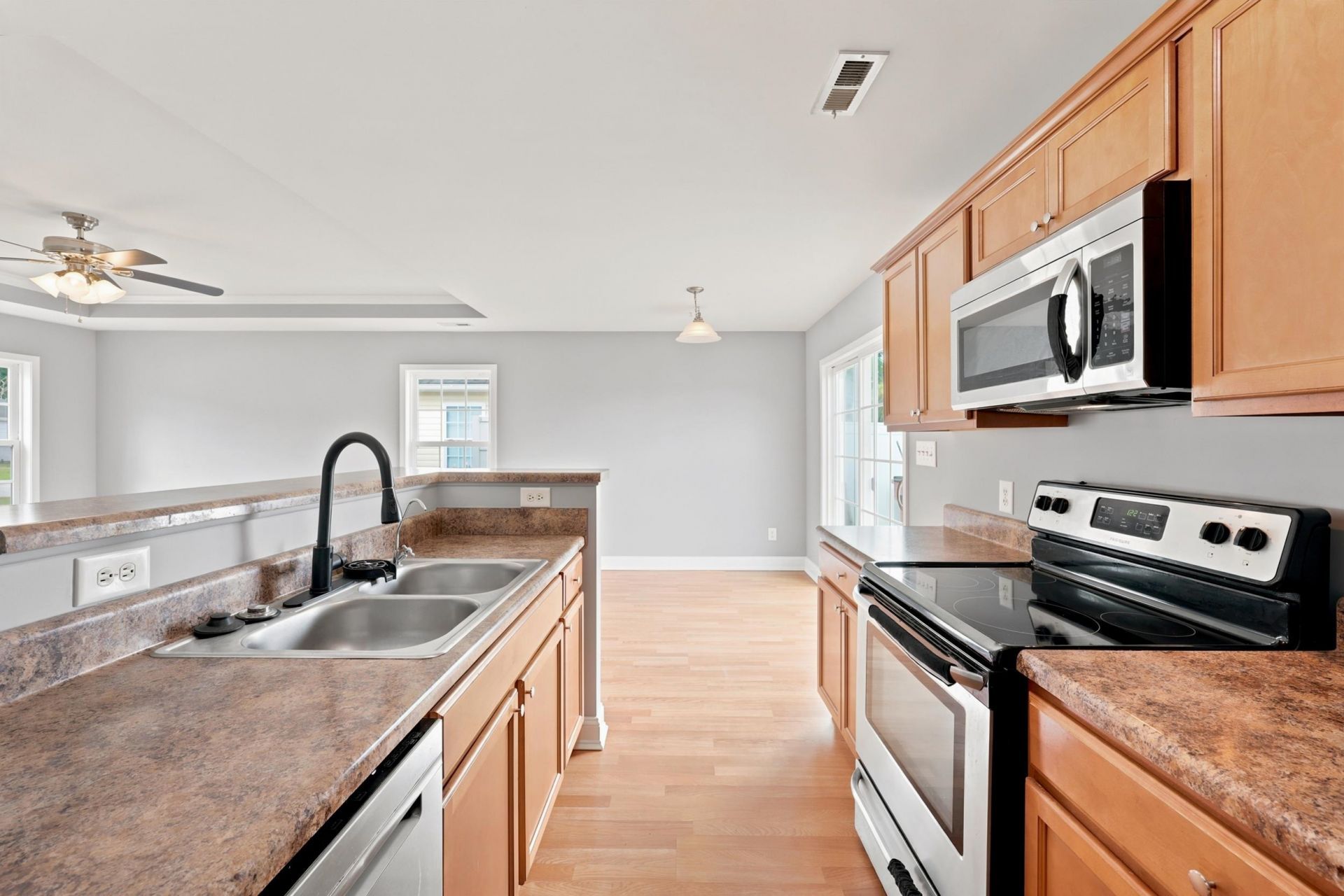 482 Overcrest St.  Photo 9