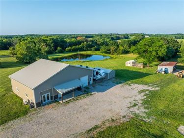 2952 NE Hedge Road, Maysville, MO 64469