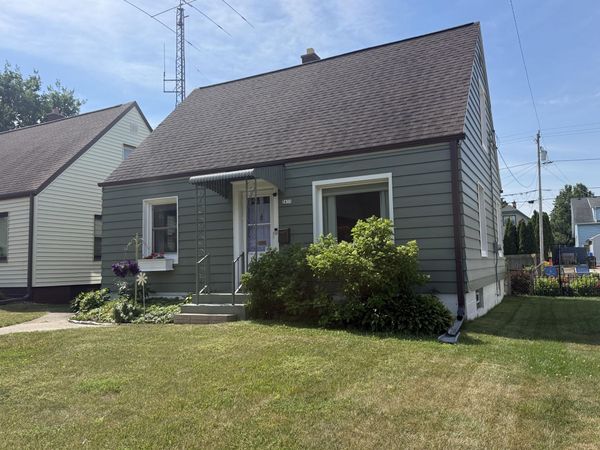 3835 E Holmes Ave, Cudahy, WI 53110