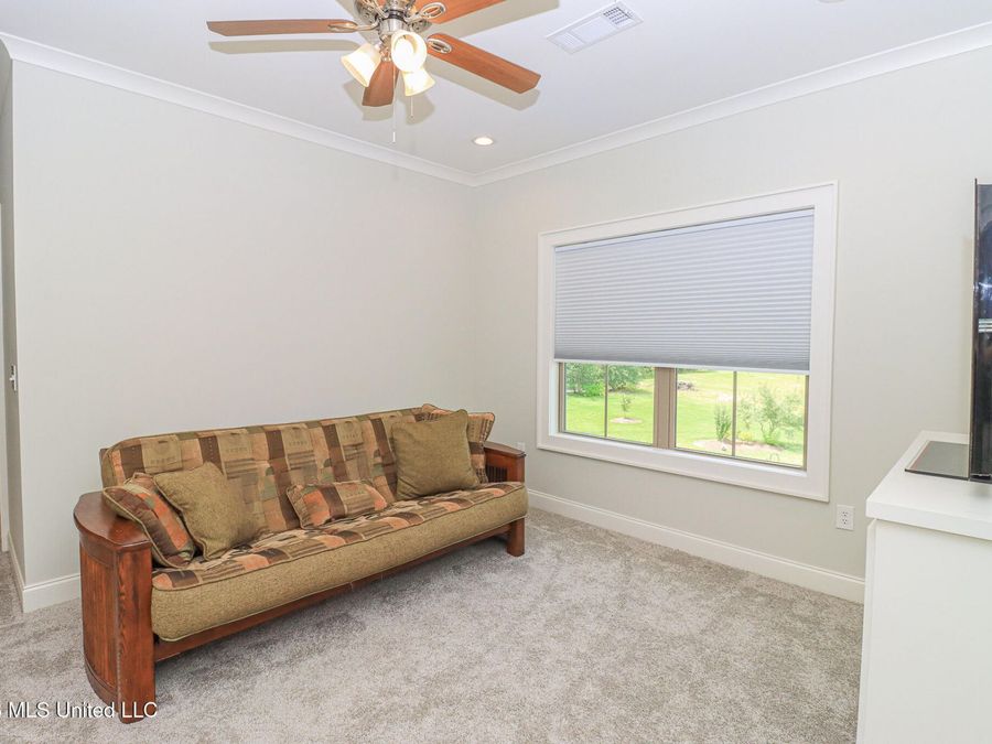 Property Image 100