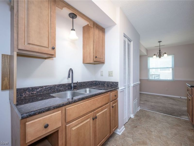2455 Island Drive, Unit B, Uniontown, OH 44685 Photo 10