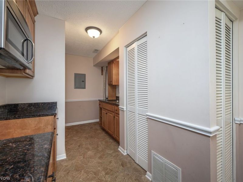 2455 Island Drive, Unit B, Uniontown, OH 44685 Photo 11