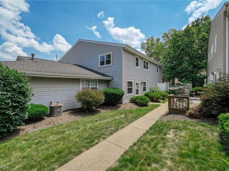 2455 Island Drive, Unit B, Uniontown, OH 44685 Photo 3