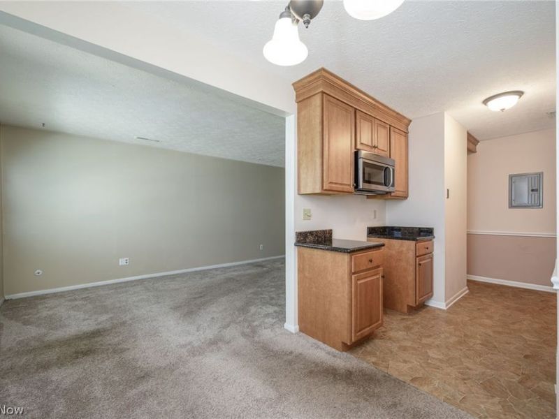 2455 Island Drive, Unit B, Uniontown, OH 44685 Photo 8