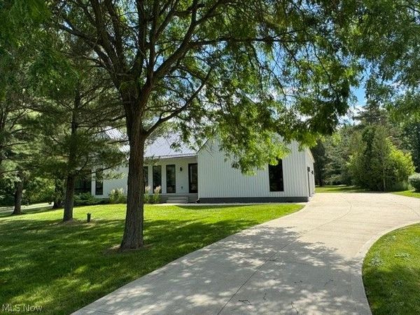 14827 Caves Road , Russell, OH 44072