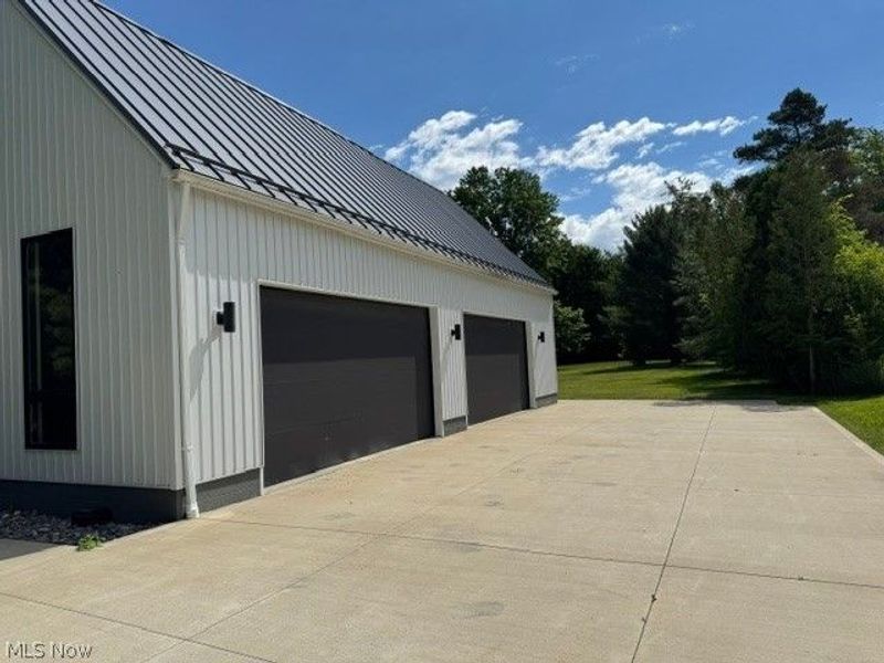 14827 Caves Road, Russell, OH 44072 Photo 2