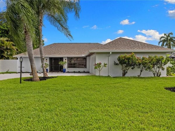 433 Golfview , NAPLES, FL 34110