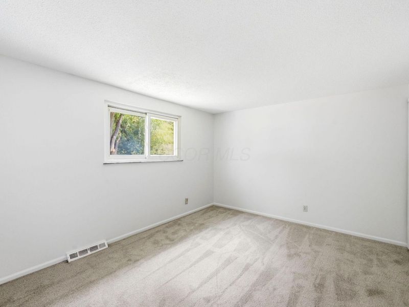 180 Landover Road , Columbus, OH 43230 Photo 45