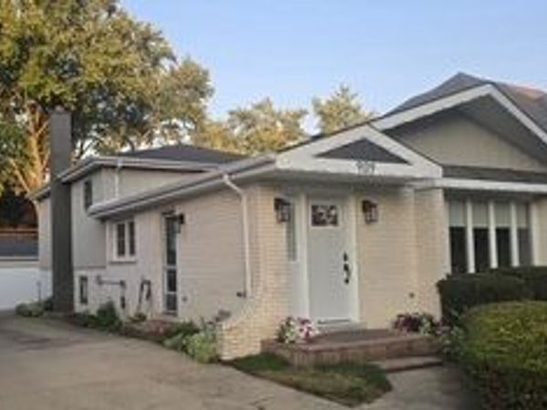 909 S Dryden Place , Arlington Heights, IL 60005