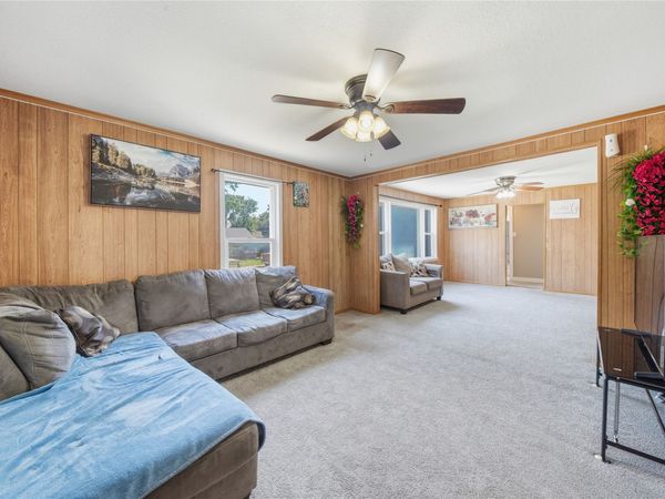1614 Searle Street, Des Moines, IA 50317