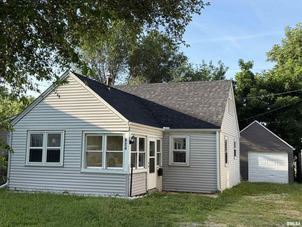824 E LONDON Avenue, Peoria Heights, IL 61616