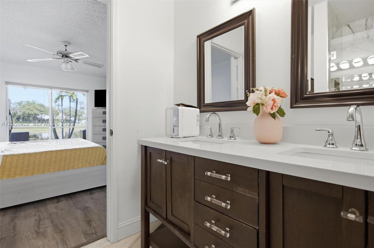 502 Woodgate Cir , Unit B, Sunrise, FL 33326 Photo