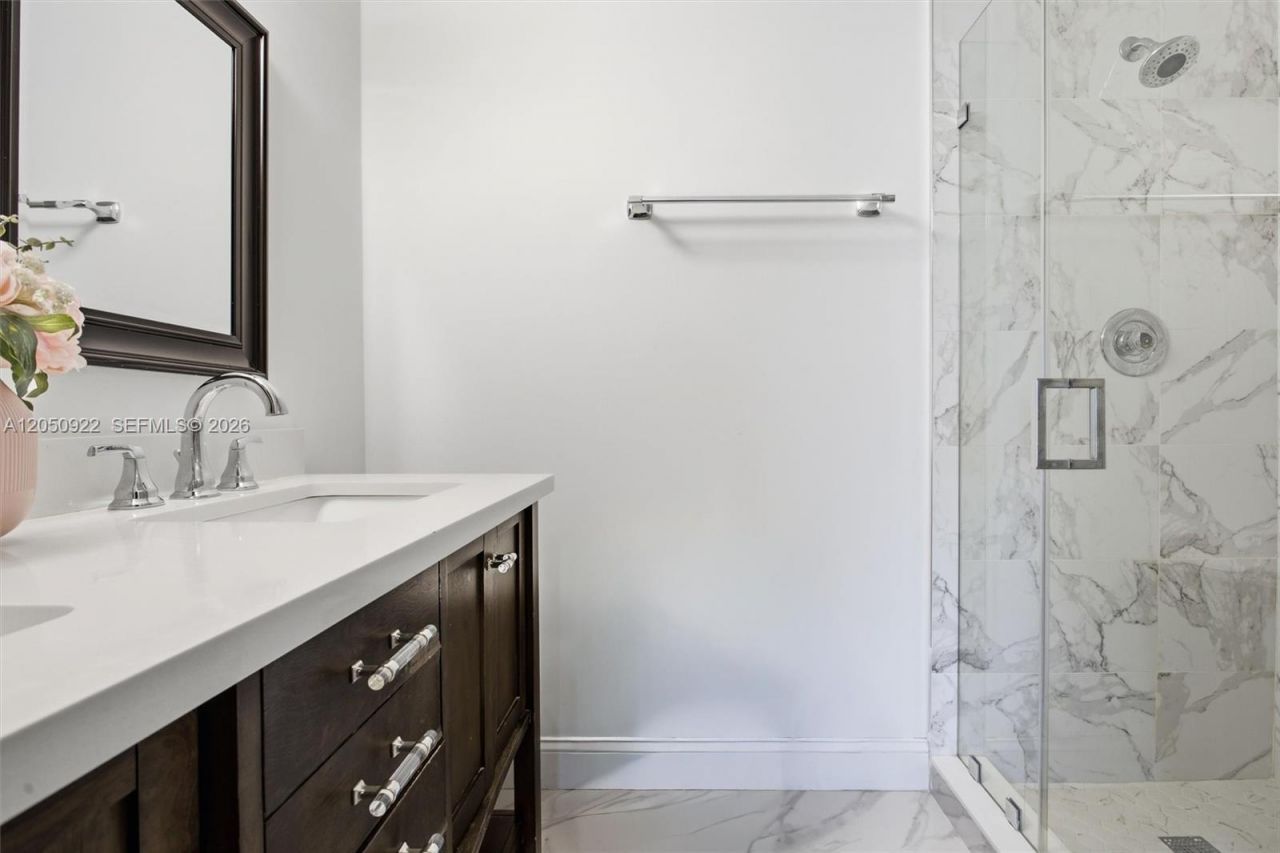 502 Woodgate Cir , Unit B, Sunrise, FL 33326 Photo