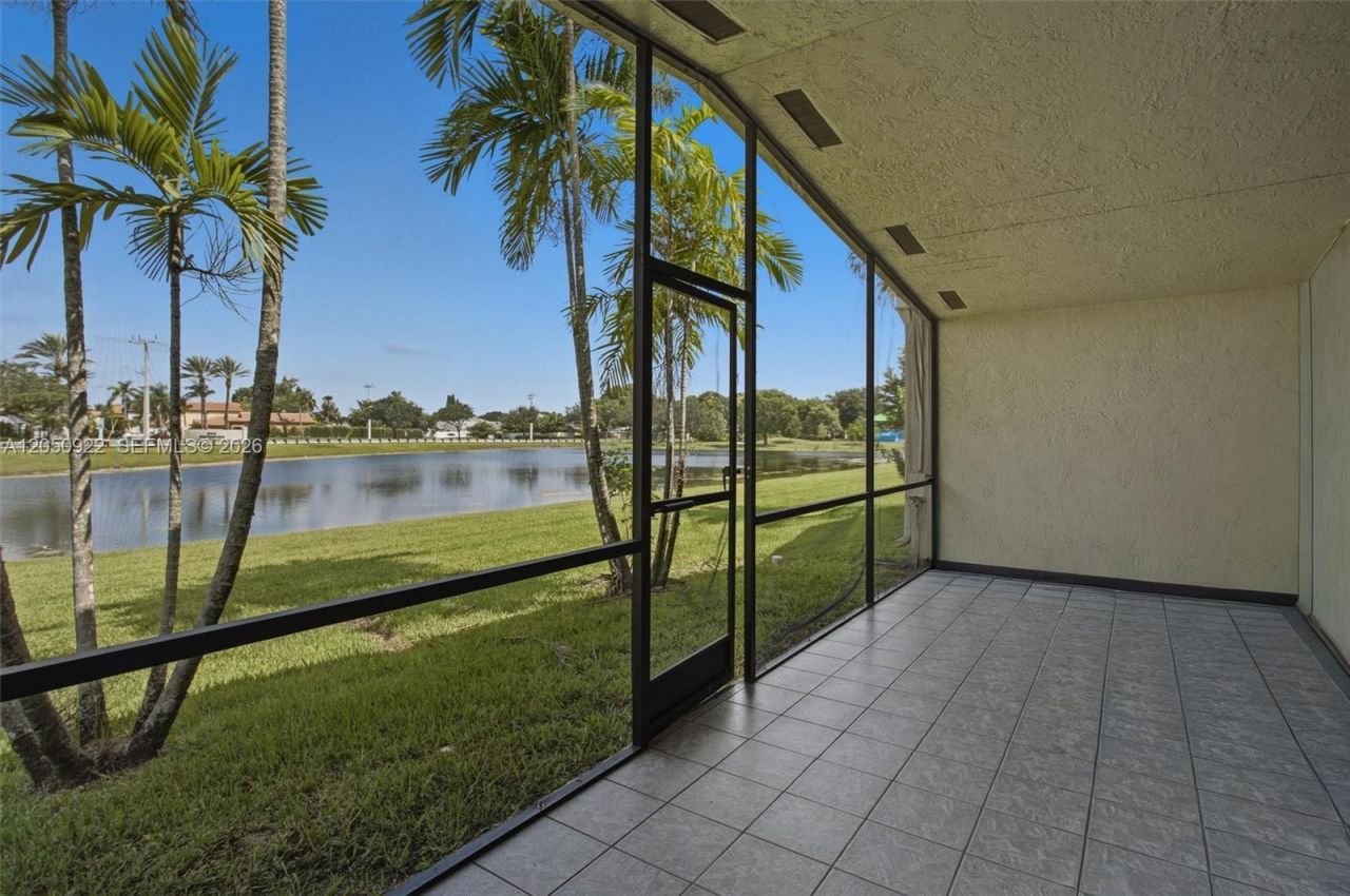 502 Woodgate Cir , Unit B, Sunrise, FL 33326 Photo