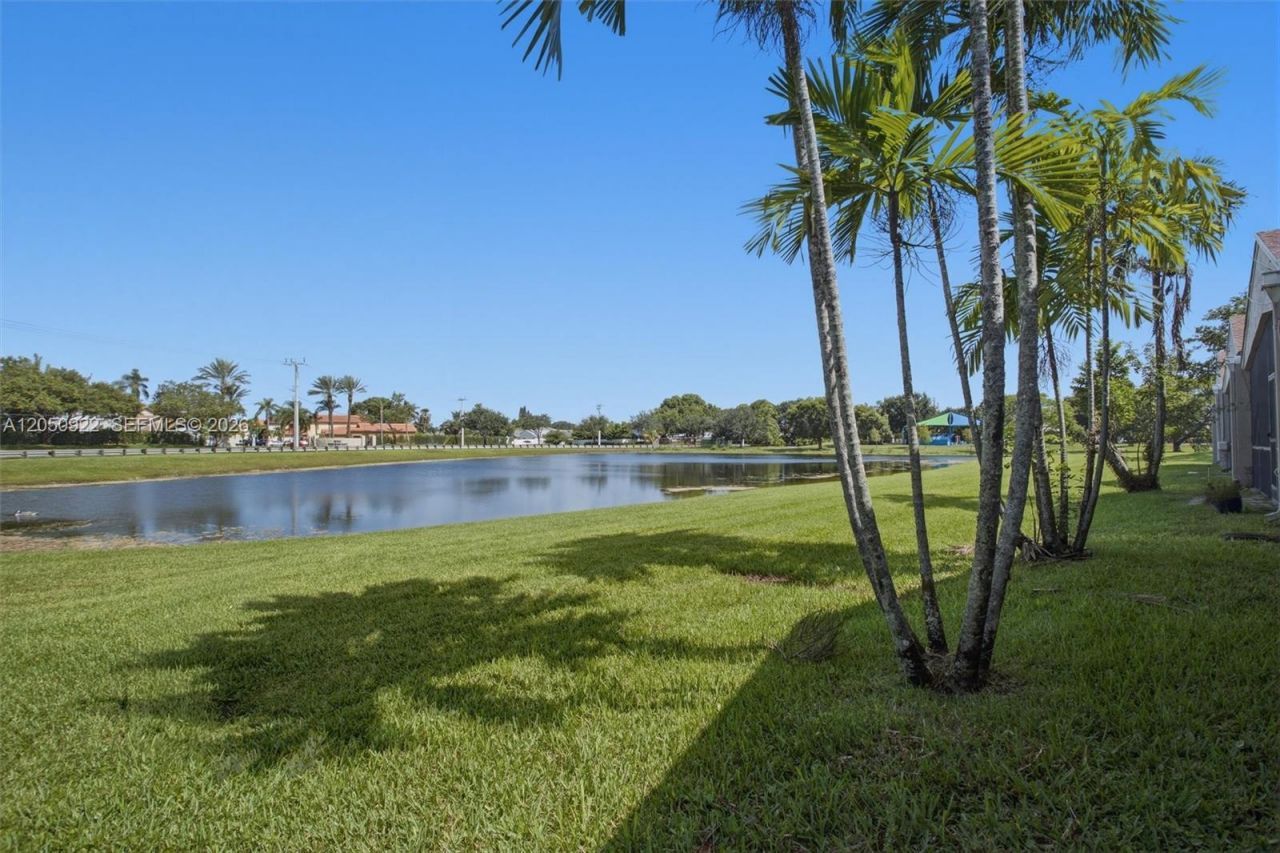502 Woodgate Cir , Unit B, Sunrise, FL 33326 Photo