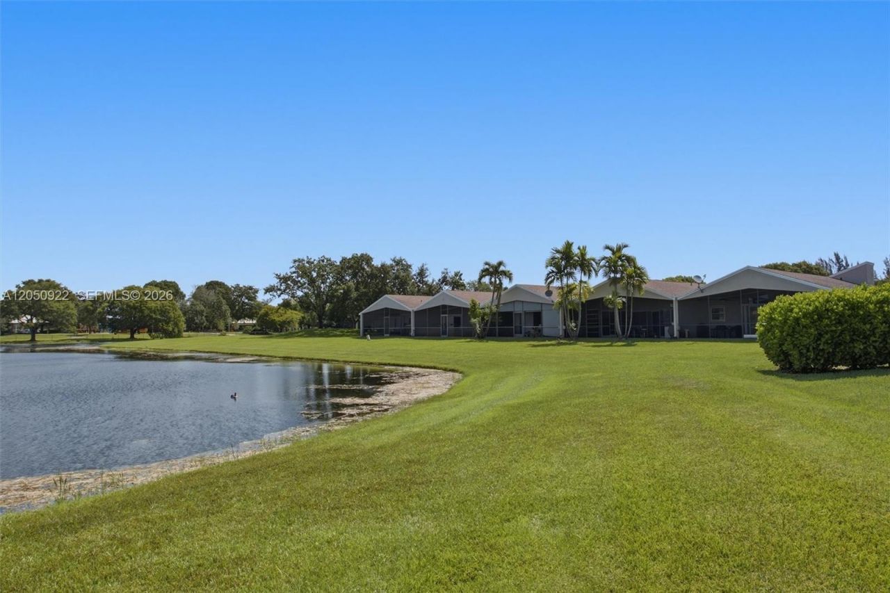 502 Woodgate Cir , Unit B, Sunrise, FL 33326 Photo