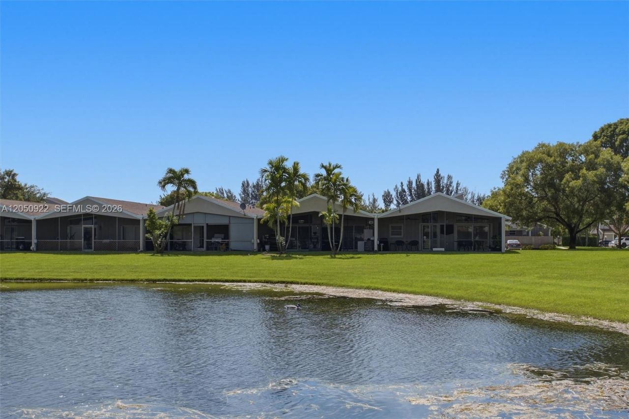 502 Woodgate Cir , Unit B, Sunrise, FL 33326 Photo