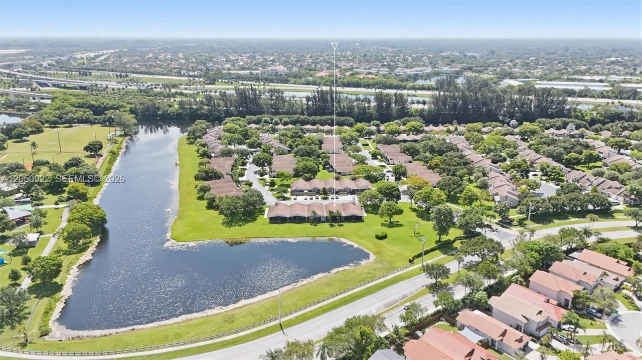 502 Woodgate Cir , Unit B, Sunrise, FL 33326 Photo