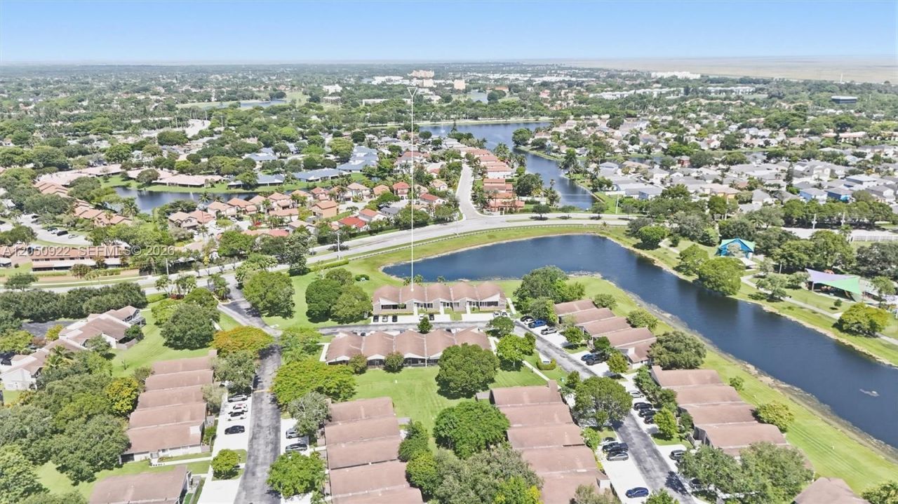 502 Woodgate Cir , Unit B, Sunrise, FL 33326 Photo