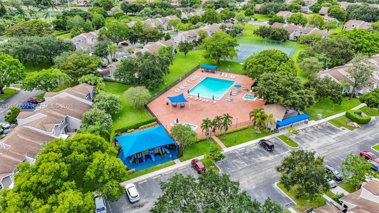 502 Woodgate Cir , Unit B, Sunrise, FL 33326 Photo