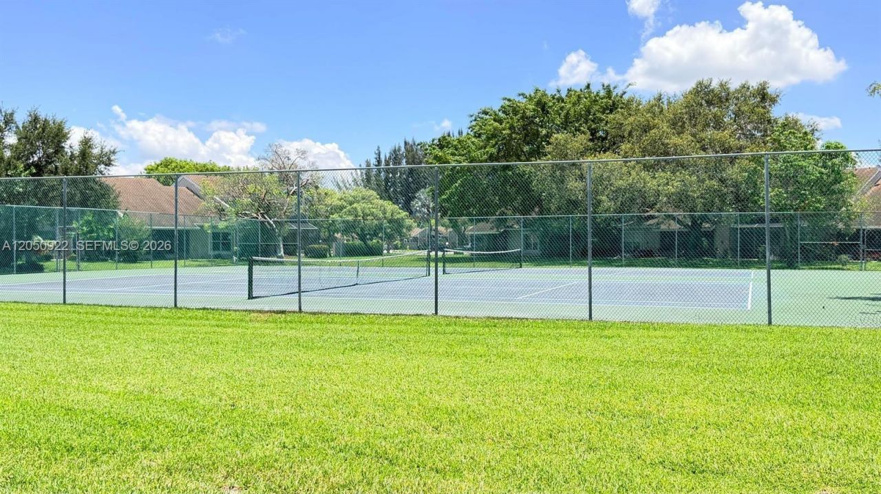 502 Woodgate Cir , Unit B, Sunrise, FL 33326 Photo