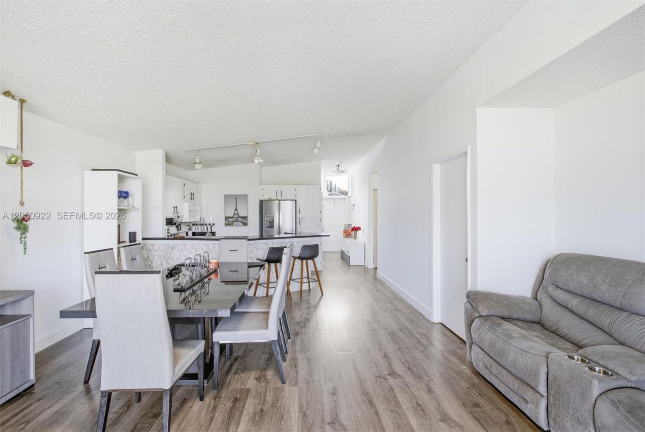 502 Woodgate Cir , Unit B, Sunrise, FL 33326 Photo
