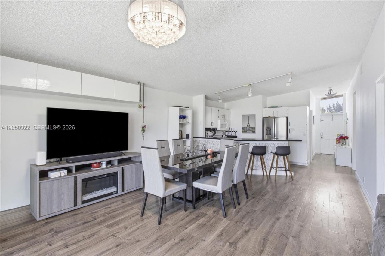 502 Woodgate Cir , Unit B, Sunrise, FL 33326 Photo