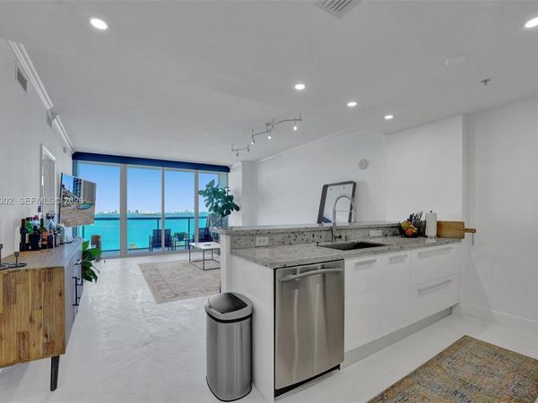 601 NE 36th St , Unit 811, Miami, FL 33137