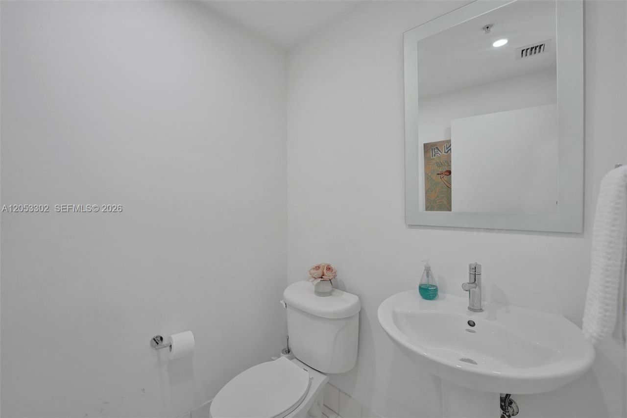 601 NE 36th St , Unit 811, Miami, FL 33137 Photo