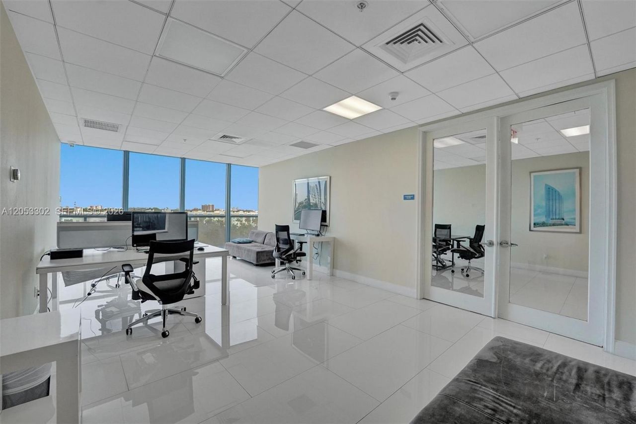 601 NE 36th St , Unit 811, Miami, FL 33137 Photo