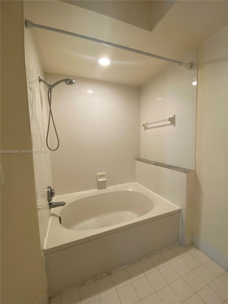 3165 NE 184th St , Unit 6205, Aventura, FL 33160 Photo