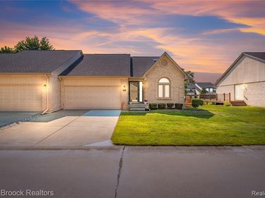 35263 Kings Forest Boulevard, Clinton Twp, MI 48035