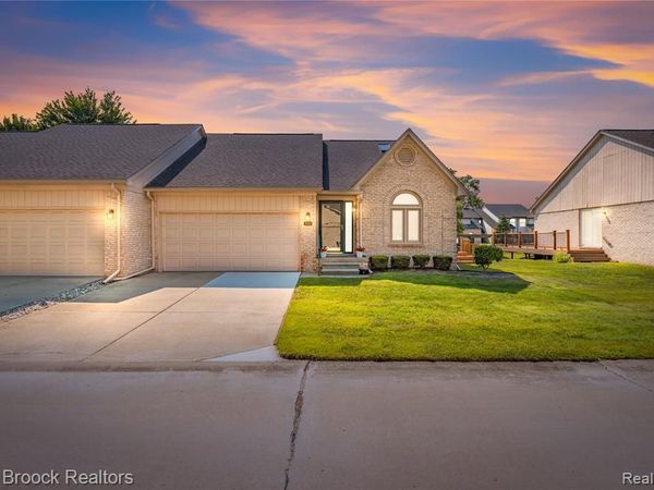 35263 Kings Forest Boulevard , Clinton Twp, MI 48035