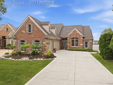 10685 Cliffview Drive, Green Oak Twp, MI 48178