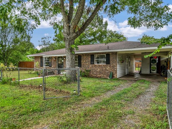 407 Hill ST, Smithville, TX 78957