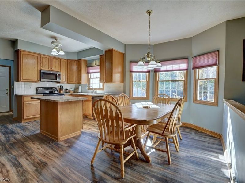 2390 Auberry Drive, Green, OH 44312 Photo 10