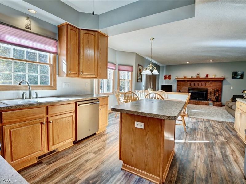 2390 Auberry Drive, Green, OH 44312 Photo 7