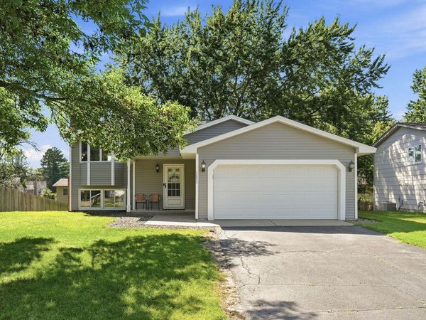 2682 Guthrie Avenue N, Oakdale, MN 55128