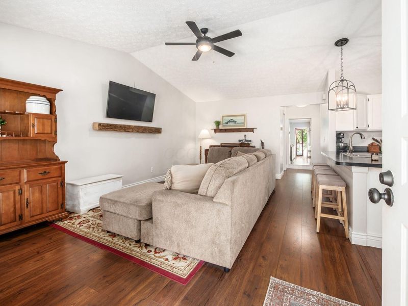 7576 Toweron Lane, Columbus, OH 43235 Photo 6