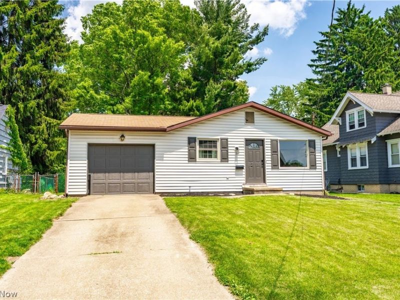 2111 34th Street NW, Canton, OH 44709 Photo 2