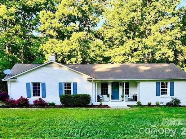 2411 Kimway Drive, Matthews, NC 28105