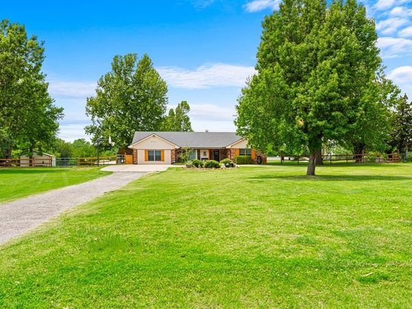 8921 Bobwhite Road, Yukon, OK 73099