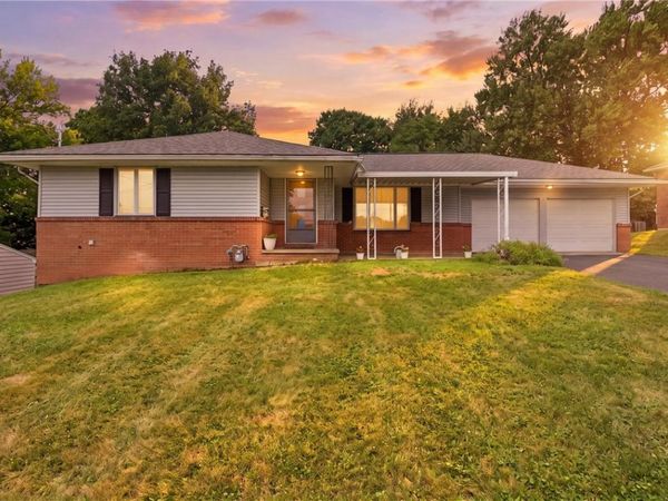 322 Fredrick Dr , Farrell, PA 16121